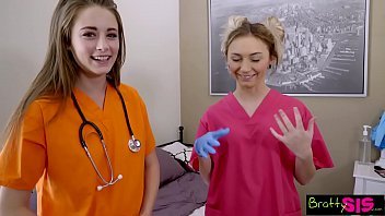 ممارسة الجنس في العيادة مع الممرضات الشابات